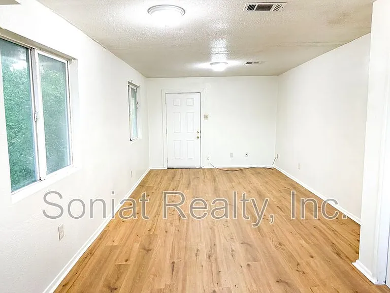 15516 Dwyer Blvd — Photo 5
