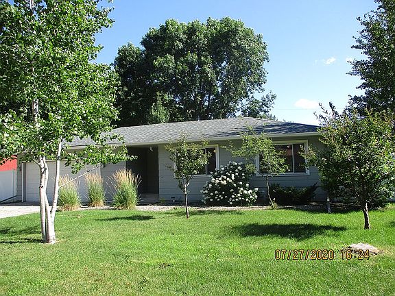 2nd image of 621 13th St SE