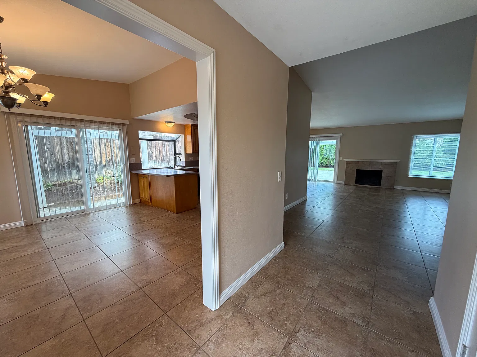 4 bed, 1809 sqft, $3,275 — Photo 3