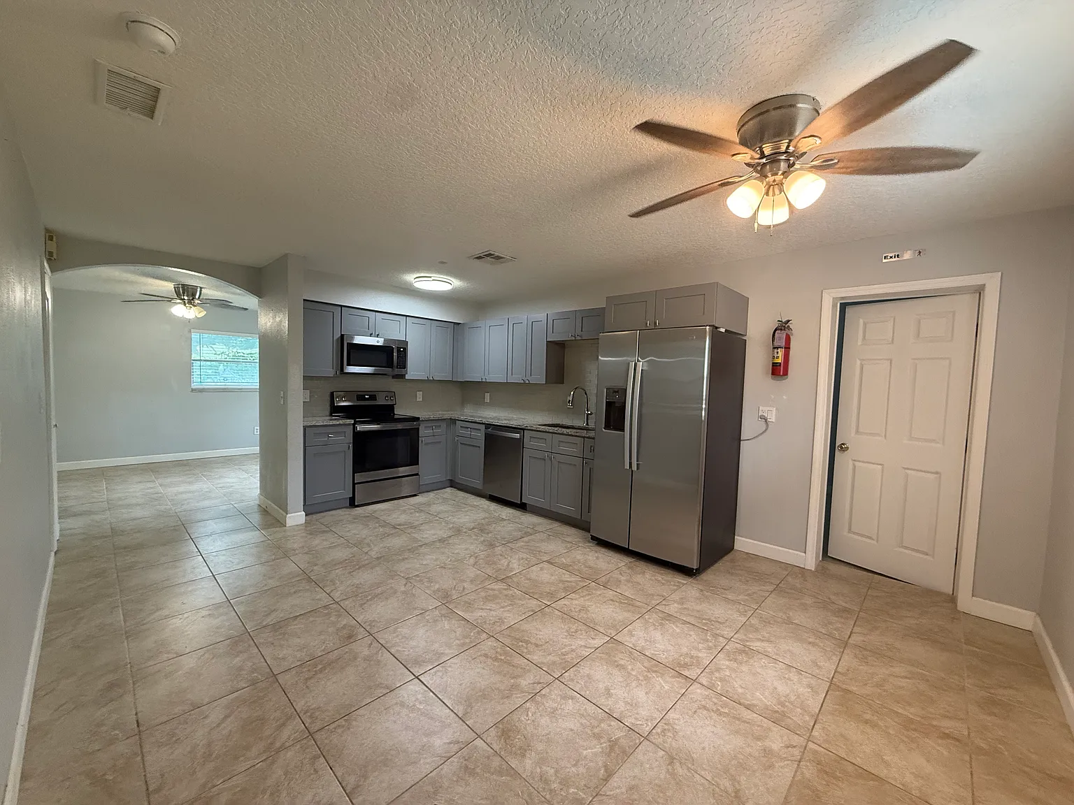 4 bed, 1442 sqft, $2,100 — Photo 3