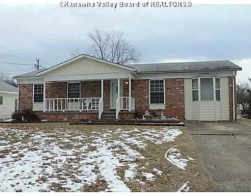611 Long Ave photo 1