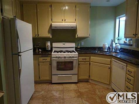3rd image of 22865 Del Valle St Unit 2