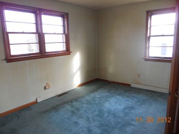 5th image of 398 Pearl Ave