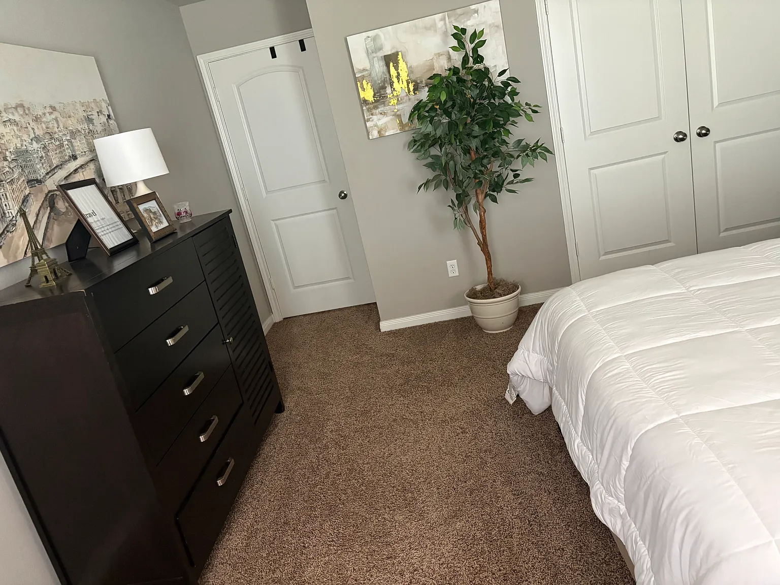 5 bed, 3.5 bath, 3300 sqft, $900 — Photo 3