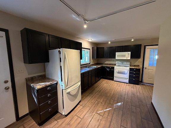 5th image of N6392 Blueberry Rd