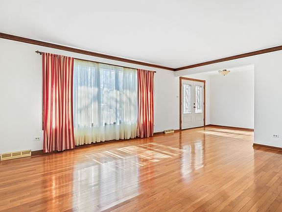 5th image of 12218 Lake View Dr