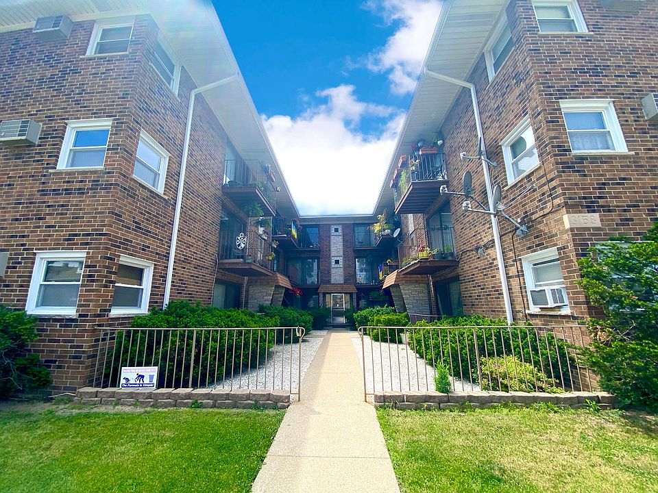 1st image of 3158 N Neenah Ave #1C