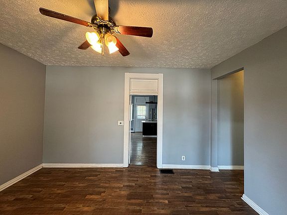 3rd image of 802 Iowa St