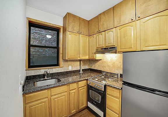 4th image of 526 E 82nd St APT 10