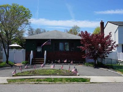 219 Venetian Blvd, Lindenhurst, NY, 11757