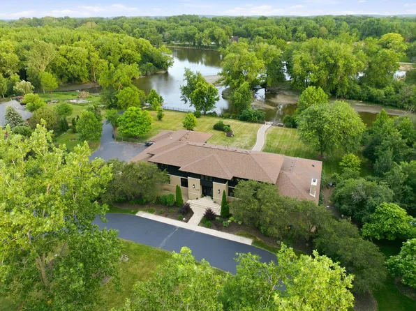 88 Riverwood Dr, Oswego, IL 60543