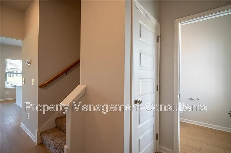 4 bed, 2.5 bath, 1753 sqft, $1,900 — Photo 4