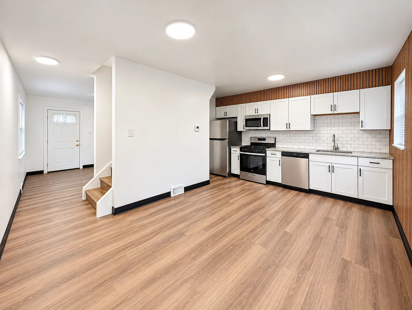 3 bed, 1040 sqft, $1,699 — Photo 4