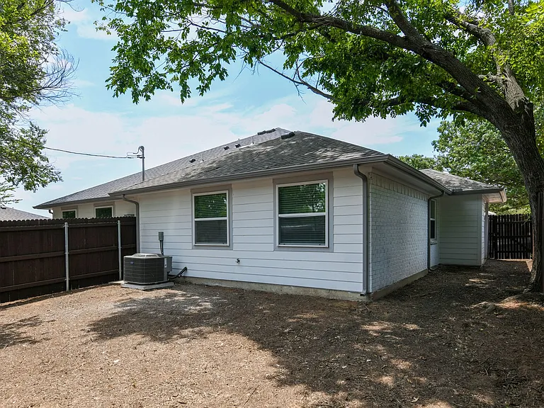 2501 Windy Pine Ln — Photo 30