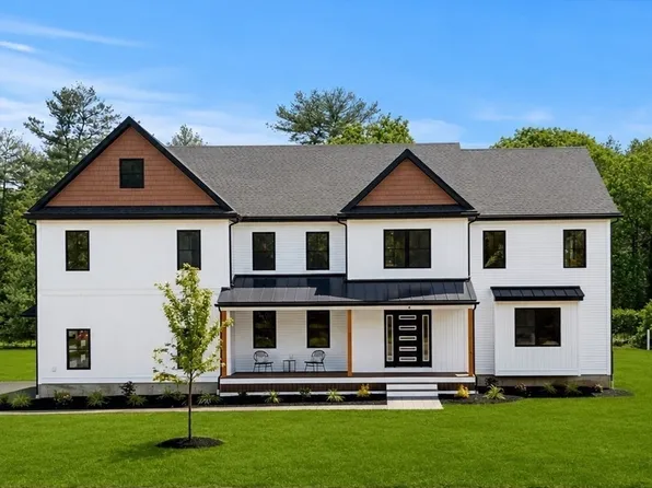 4 Fitzpatrick Ln, North Billerica, MA 01862