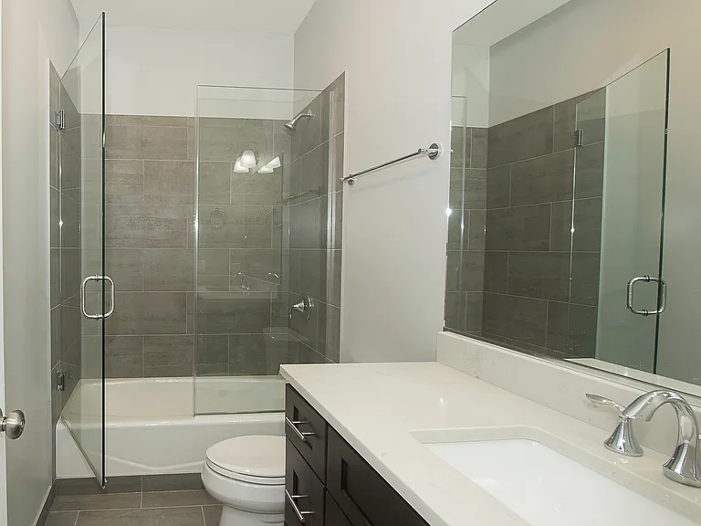 2346 W Grand Ave #1S — Photo 7