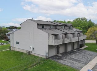 1017 Greenwood Ct, Oshkosh, WI 54901