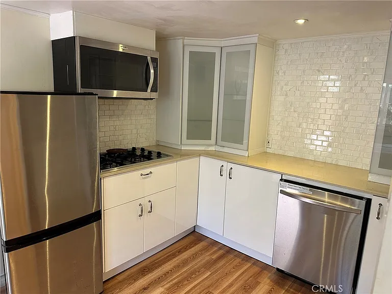 10338 Eastborne Ave — Photo 8