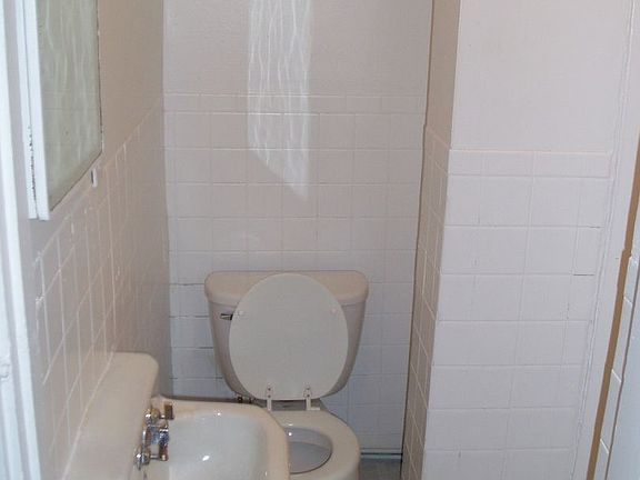 5th image of 2290 N High St #3