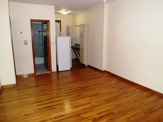 Rented by Maximus Realty Group | media 9