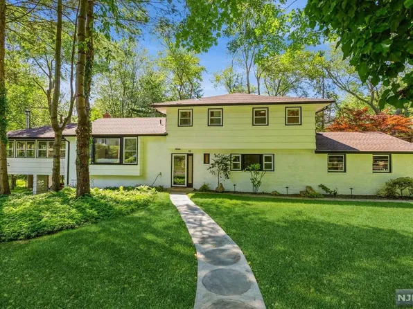 11 Maple Ave, Demarest, NJ 07627