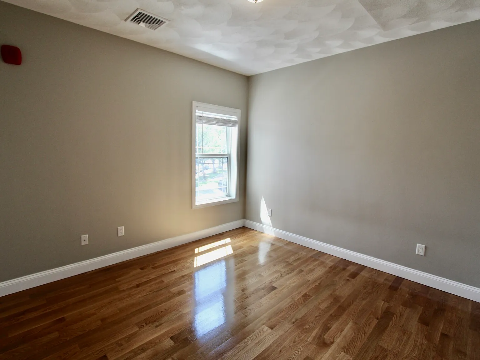 9 Dehon Apartments — Photo 3