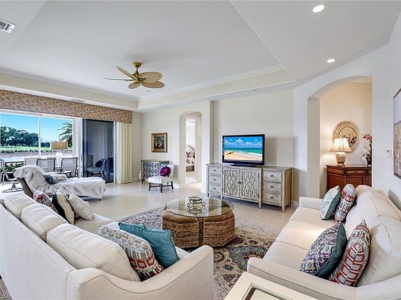 4th image of 554 Avellino Isles CIR #101