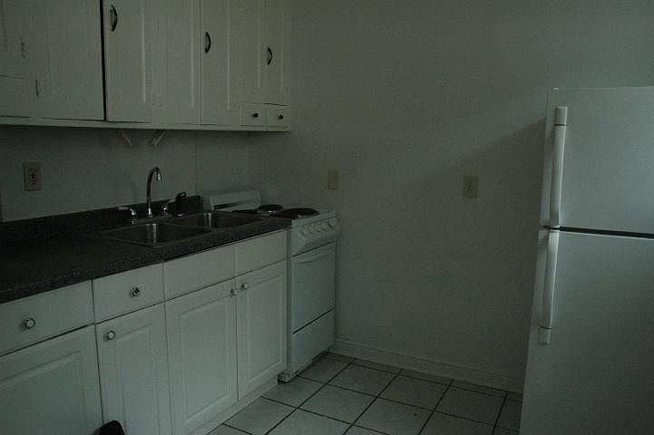 2nd image of 1871 Grand Ave APT 4
