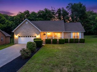 2802 Country Meadows Ln, Maryville, TN 37803