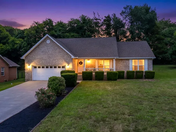2802 Country Meadows Ln, Maryville, TN 37803