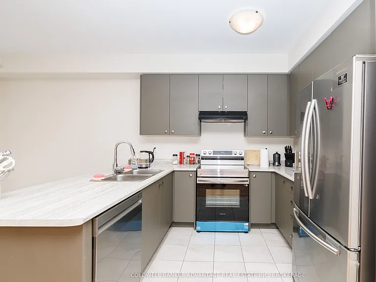 55 Rowlock St — Photo 7