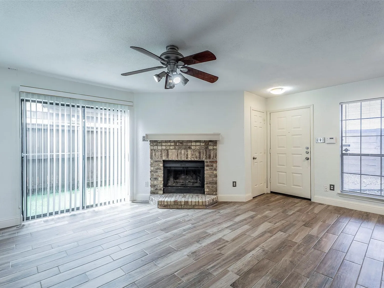 2 bed, 914 sqft, $1,600 — Photo 4