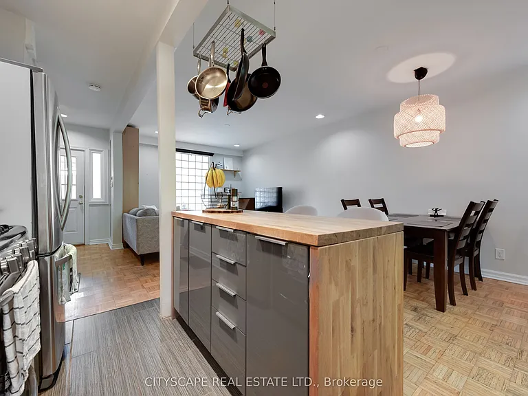 193 Coxwell Ave #UPPER — Photo 7