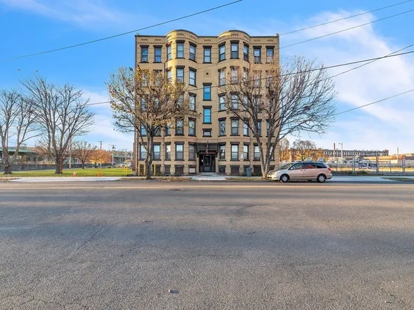 649 S Summer St, Holyoke, MA 01040