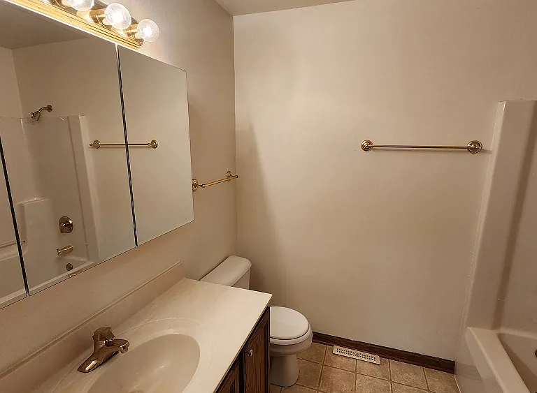 3 bedroom Ranch — Photo 17
