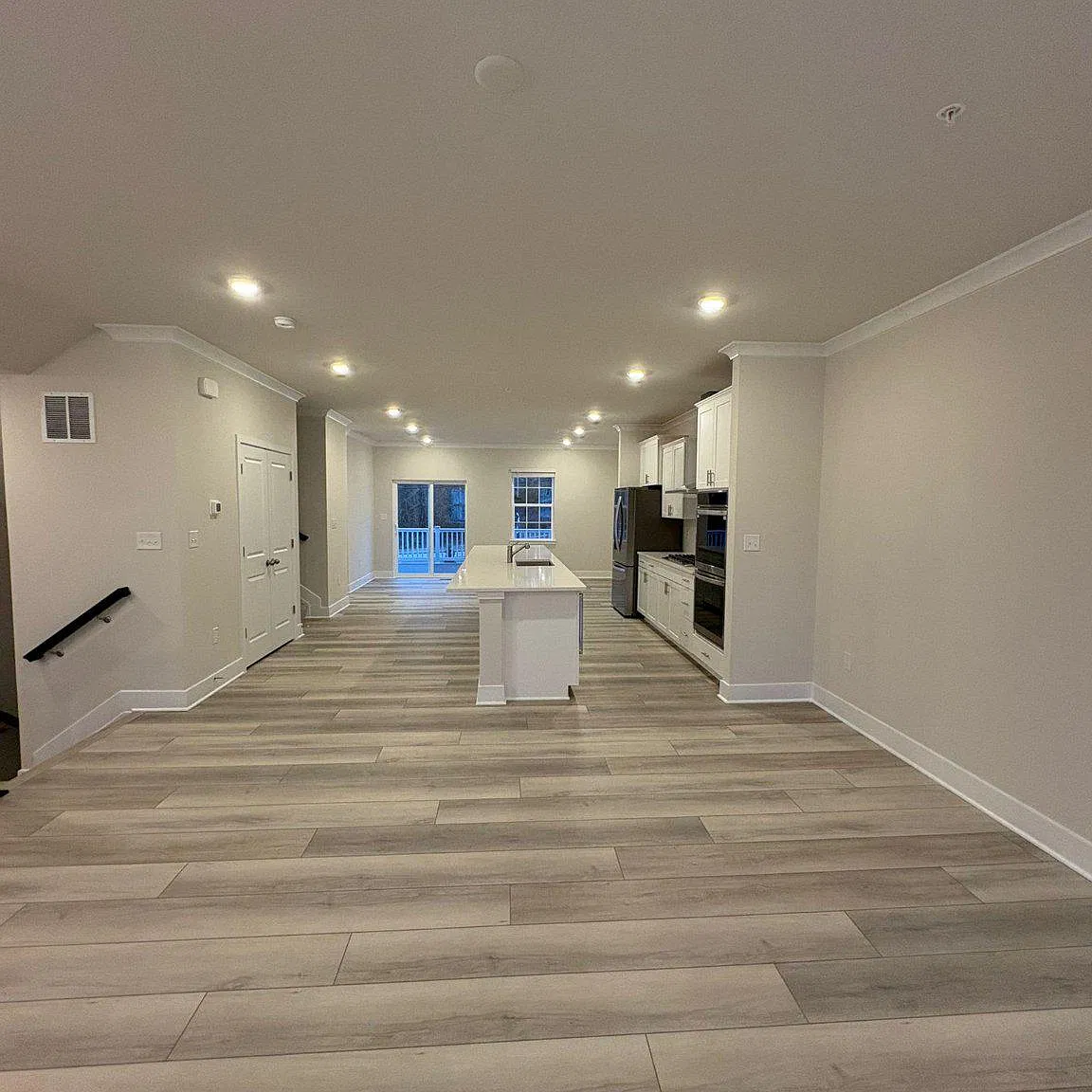 4 bed, 5.0 bath, 3009 sqft, $3,995 — Photo 4