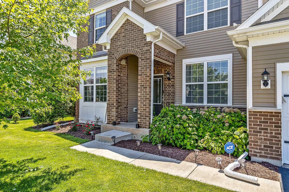 4 bed, 2.5 bath, 3077 sqft, $4,795 — Photo 2