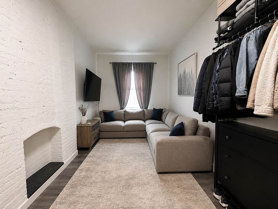 1st image of 43 W 68th St