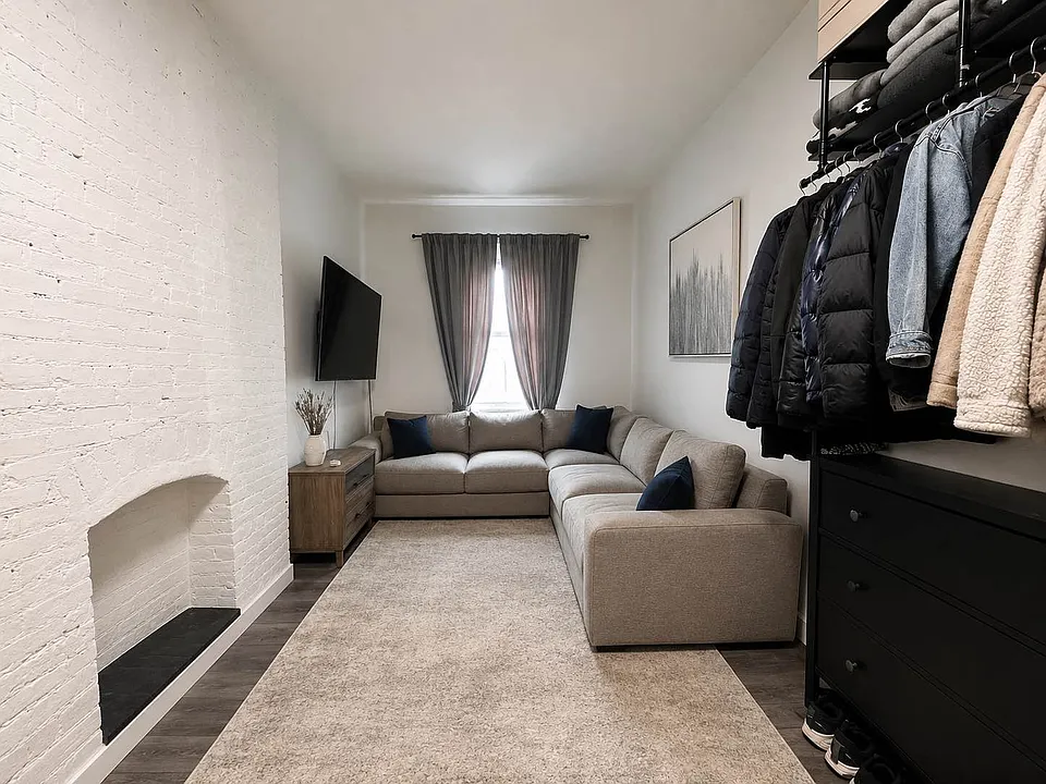 43 W 68th St #4A