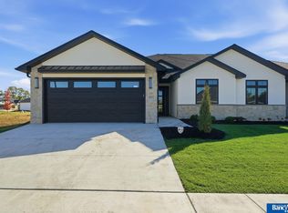 9225 Marbella Dr, Lincoln, NE 68520