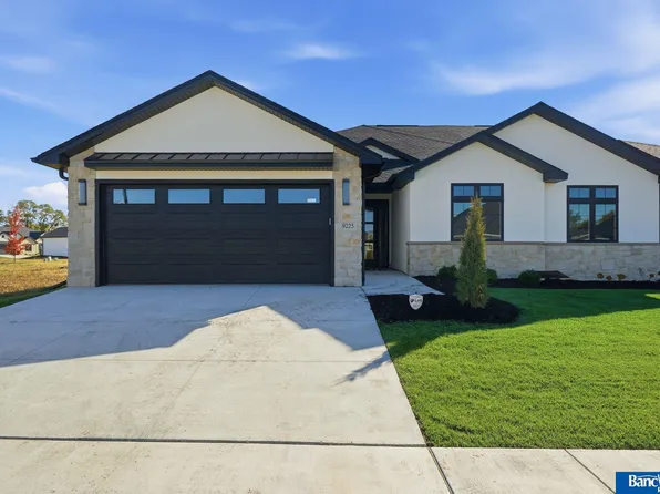 9225 Marbella Dr, Lincoln, NE 68520
