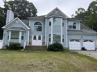 126 Maple Ln, Medford, NY 11763