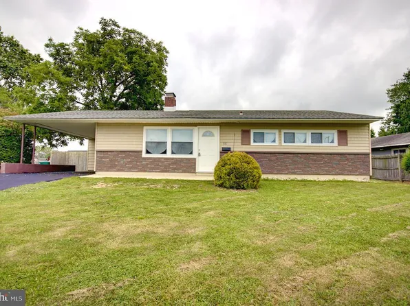 98 Cherry Ln, Levittown, PA 19055