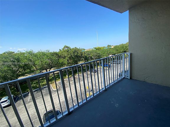 2nd image of 901 Hillcrest Dr APT 611