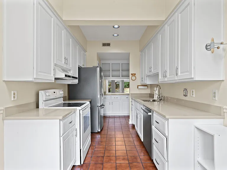1 Weybridge Pl — Photo 8