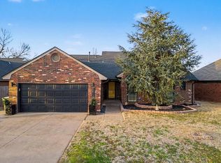 1813 Victoria Dr, Edmond, OK 73003