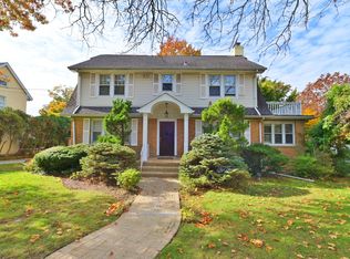 140 Arleigh Rd, Douglaston, NY 11363