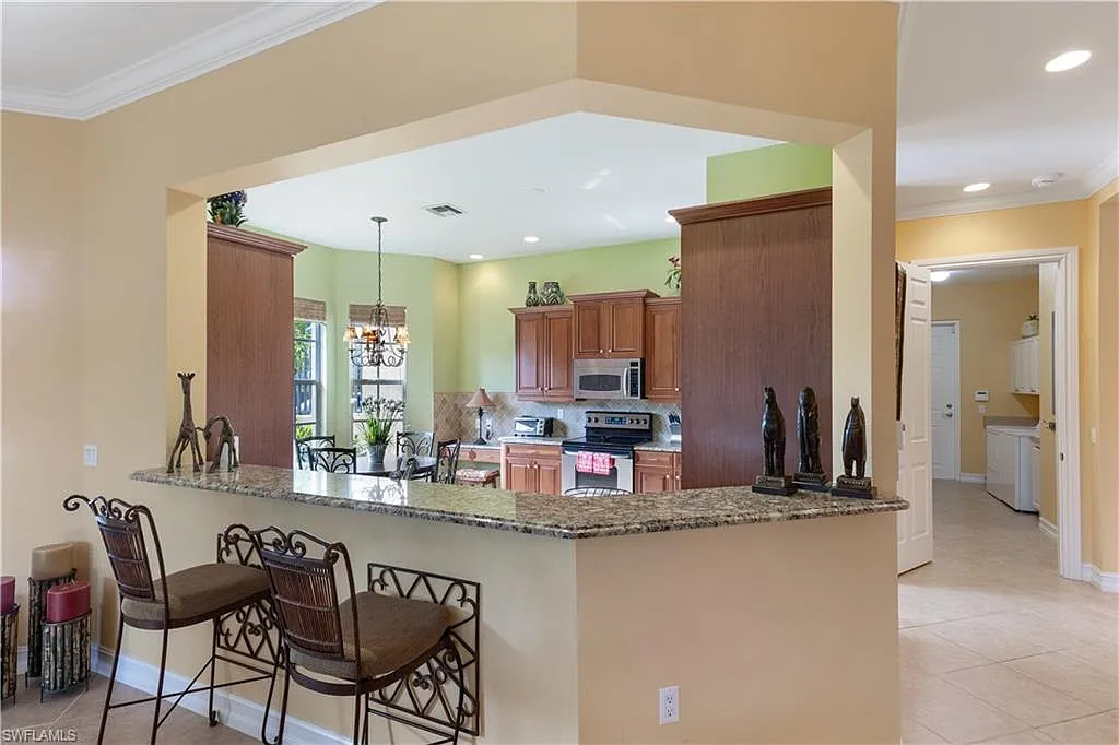 3 bed, 2.0 bath, 2021 sqft, $2,750 — Photo 4