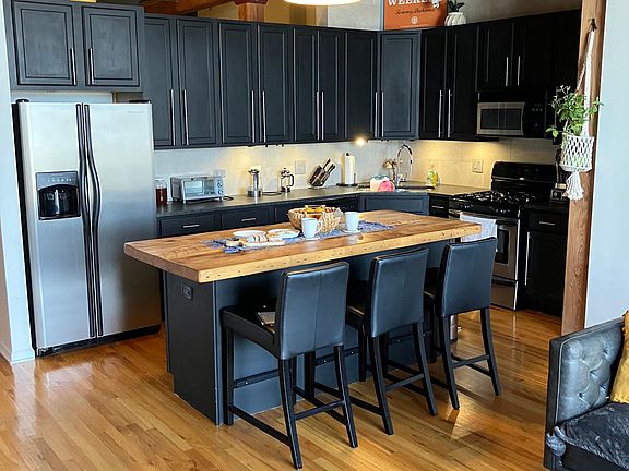 4th image of 2806 N Oakley Ave APT 405