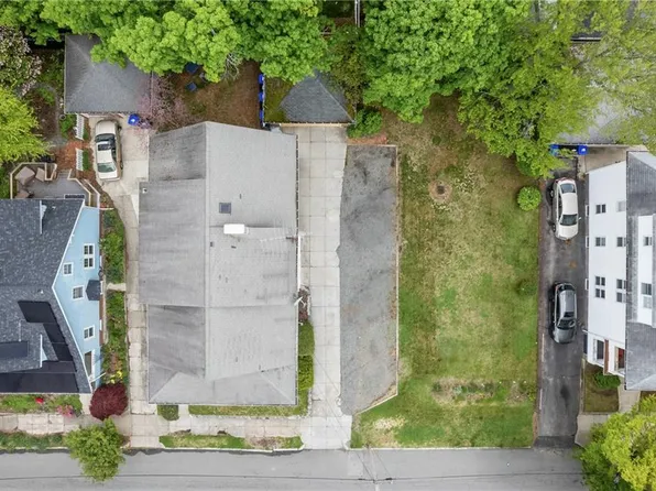 137 Sharon St, Providence, RI 02908